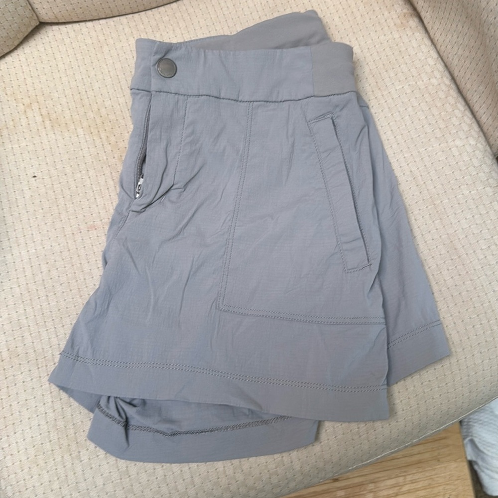 Short cargo shorts